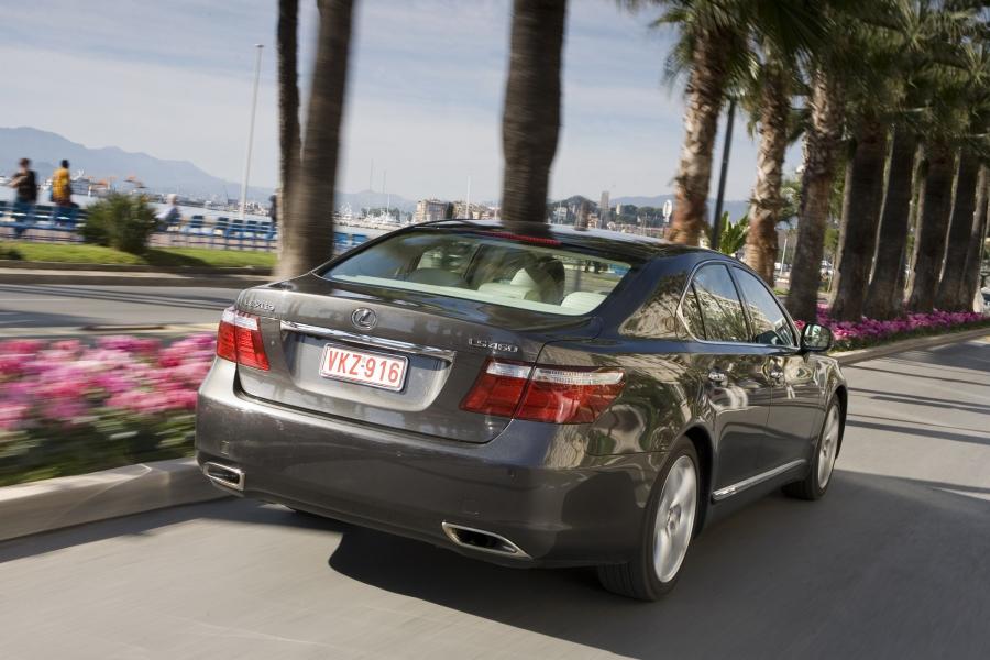  Lexus LS460 2006 года  (фото 128 из 200)